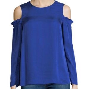 Club Monaco Nyelli Crewneck Cold-Shoulder Crepe Top in Royal Blue